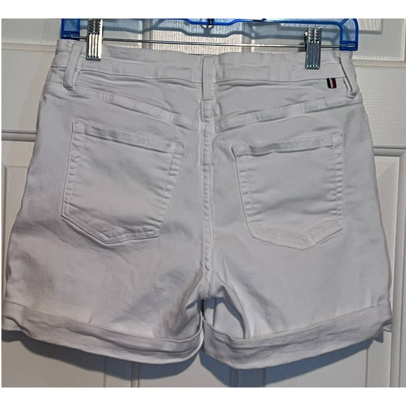 Tommy Hilfiger Women's White Shorts Size 6 12" Long x 14" Waist x 9 1/2" Rise - Picture 2 of 4